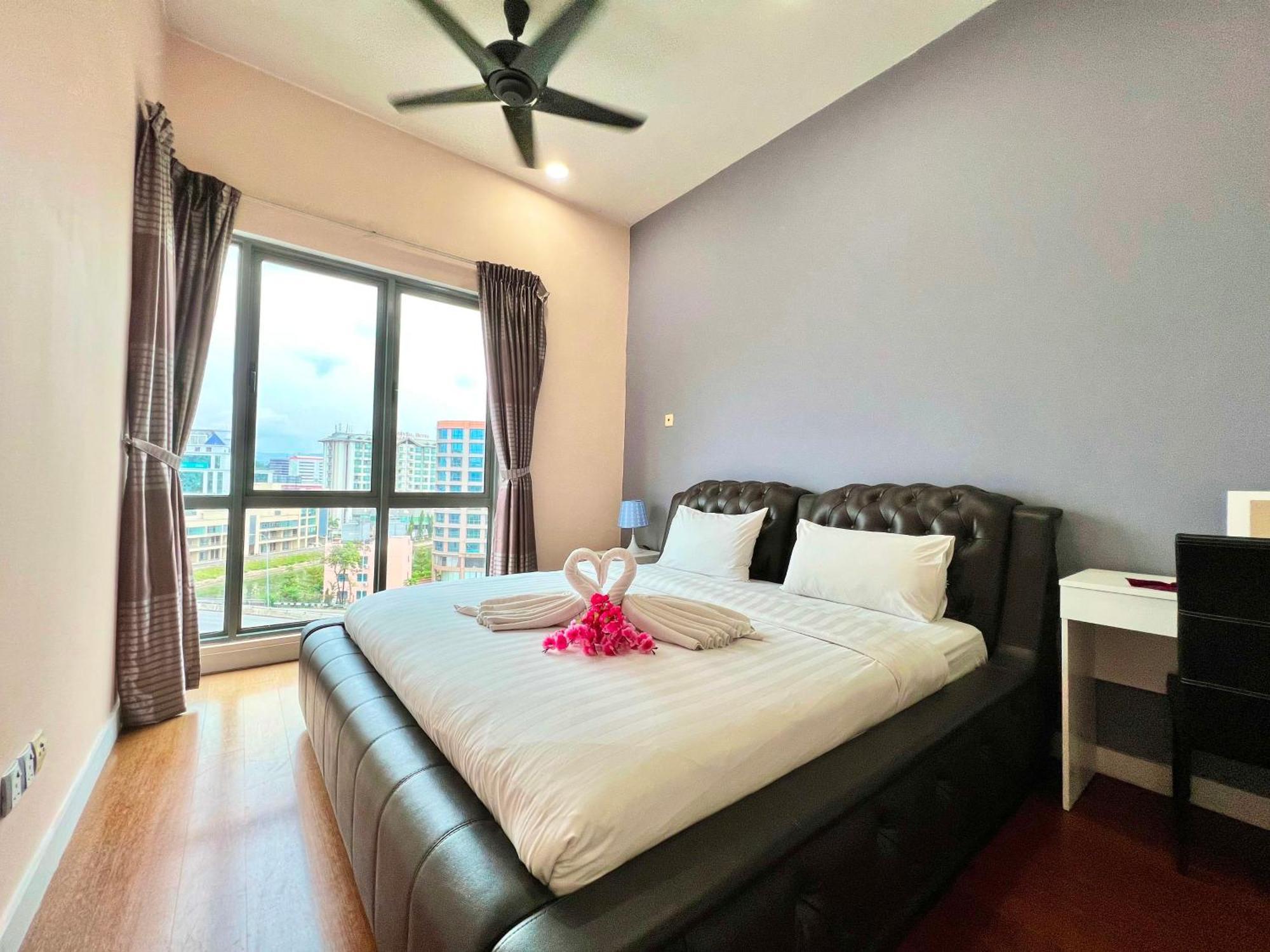 Capital O 90987 The Loft Residences Homestay @ Imago Shopping Mall 2 Kampong Sembulan Esterno foto