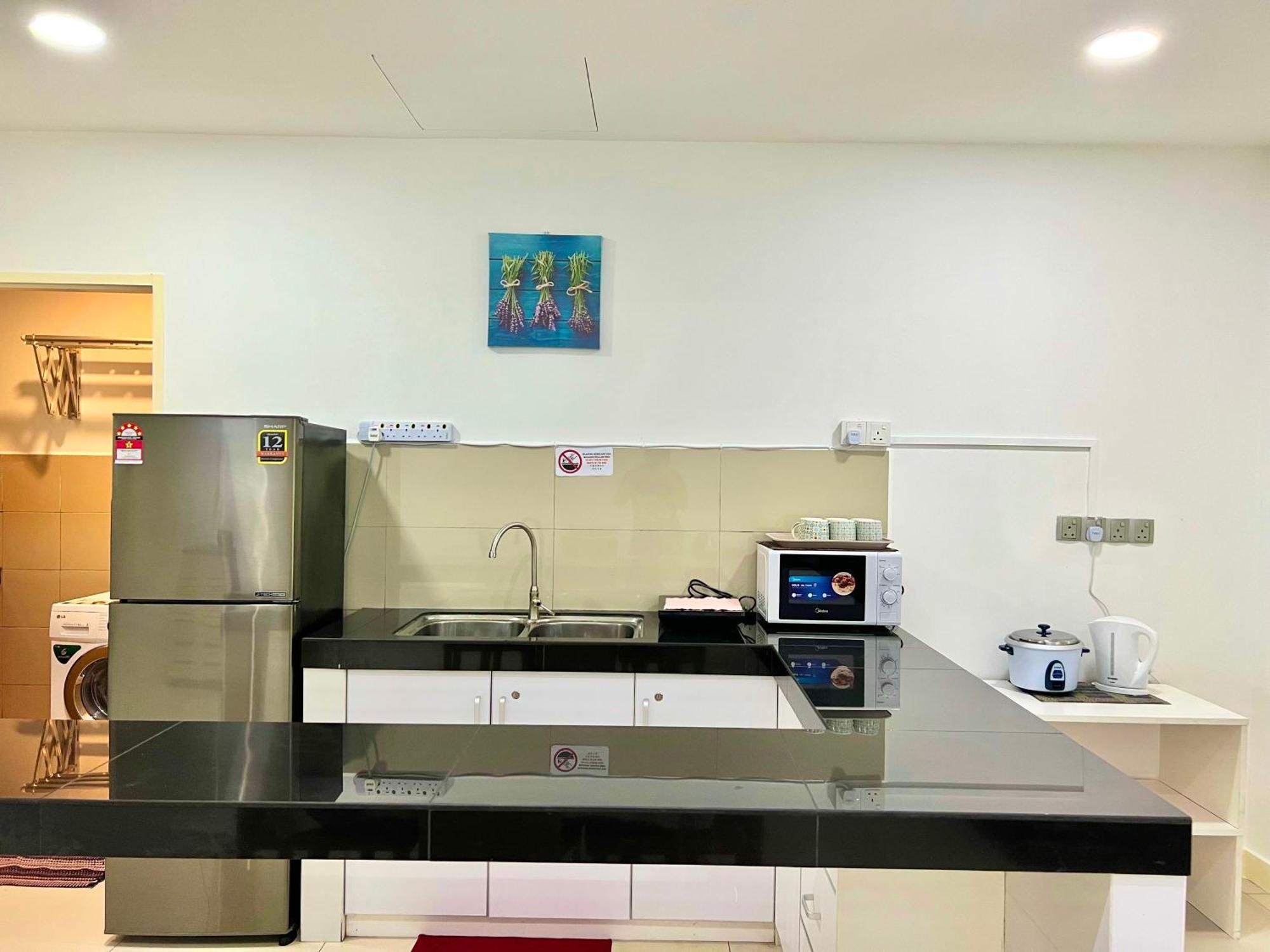 Capital O 90987 The Loft Residences Homestay @ Imago Shopping Mall 2 Kampong Sembulan Esterno foto