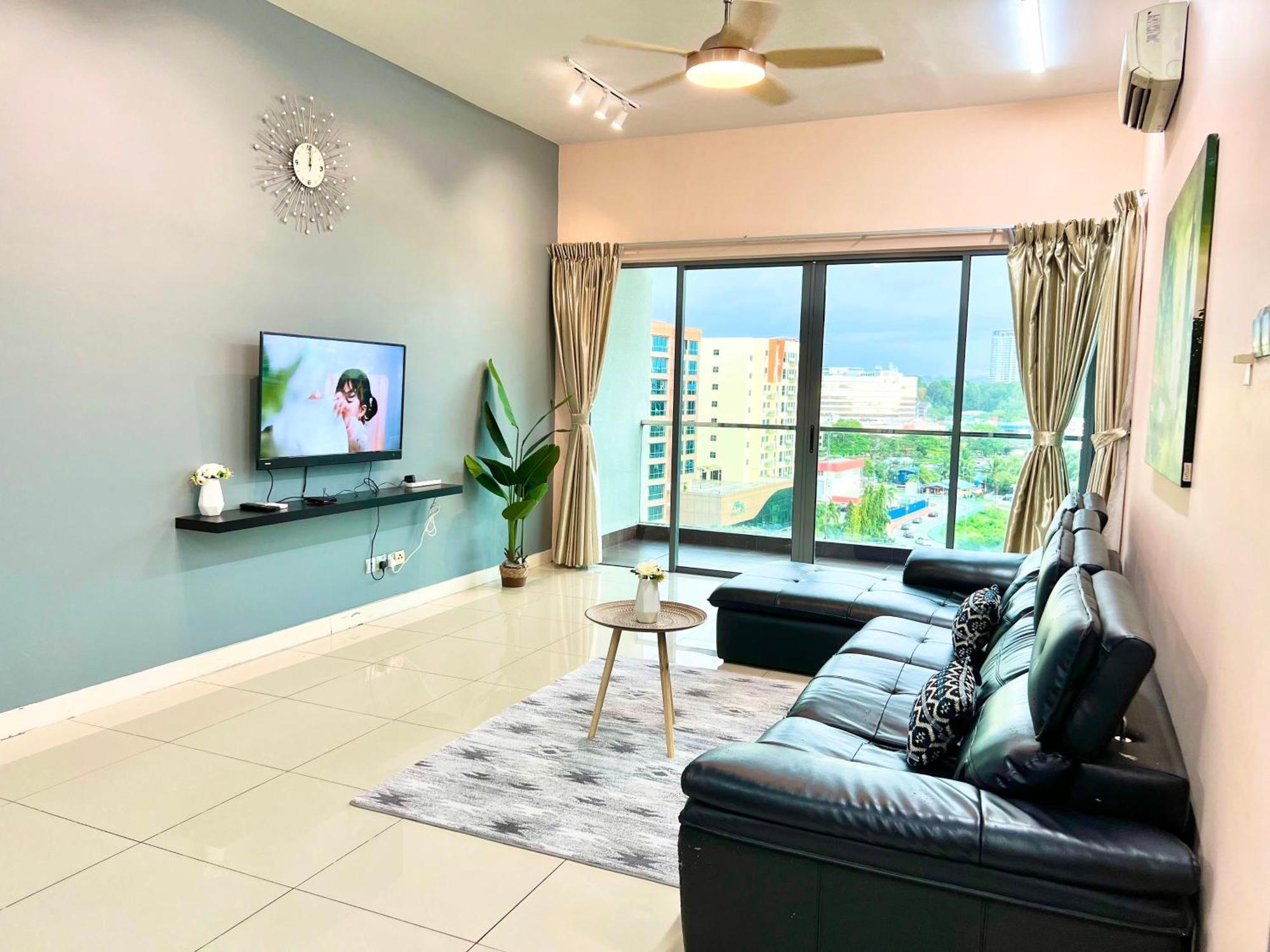 Capital O 90987 The Loft Residences Homestay @ Imago Shopping Mall 2 Kampong Sembulan Esterno foto