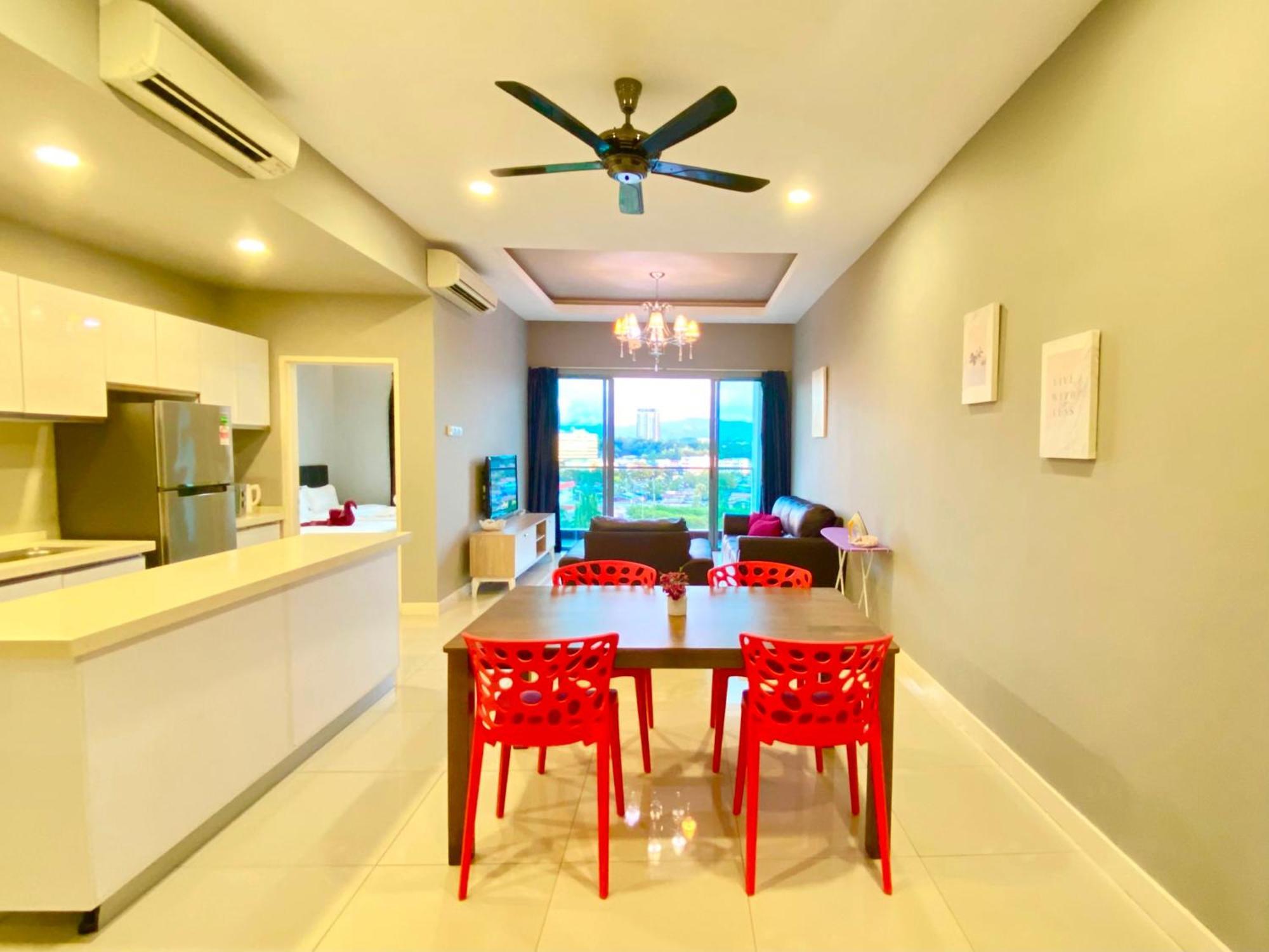Capital O 90987 The Loft Residences Homestay @ Imago Shopping Mall 2 Kampong Sembulan Esterno foto
