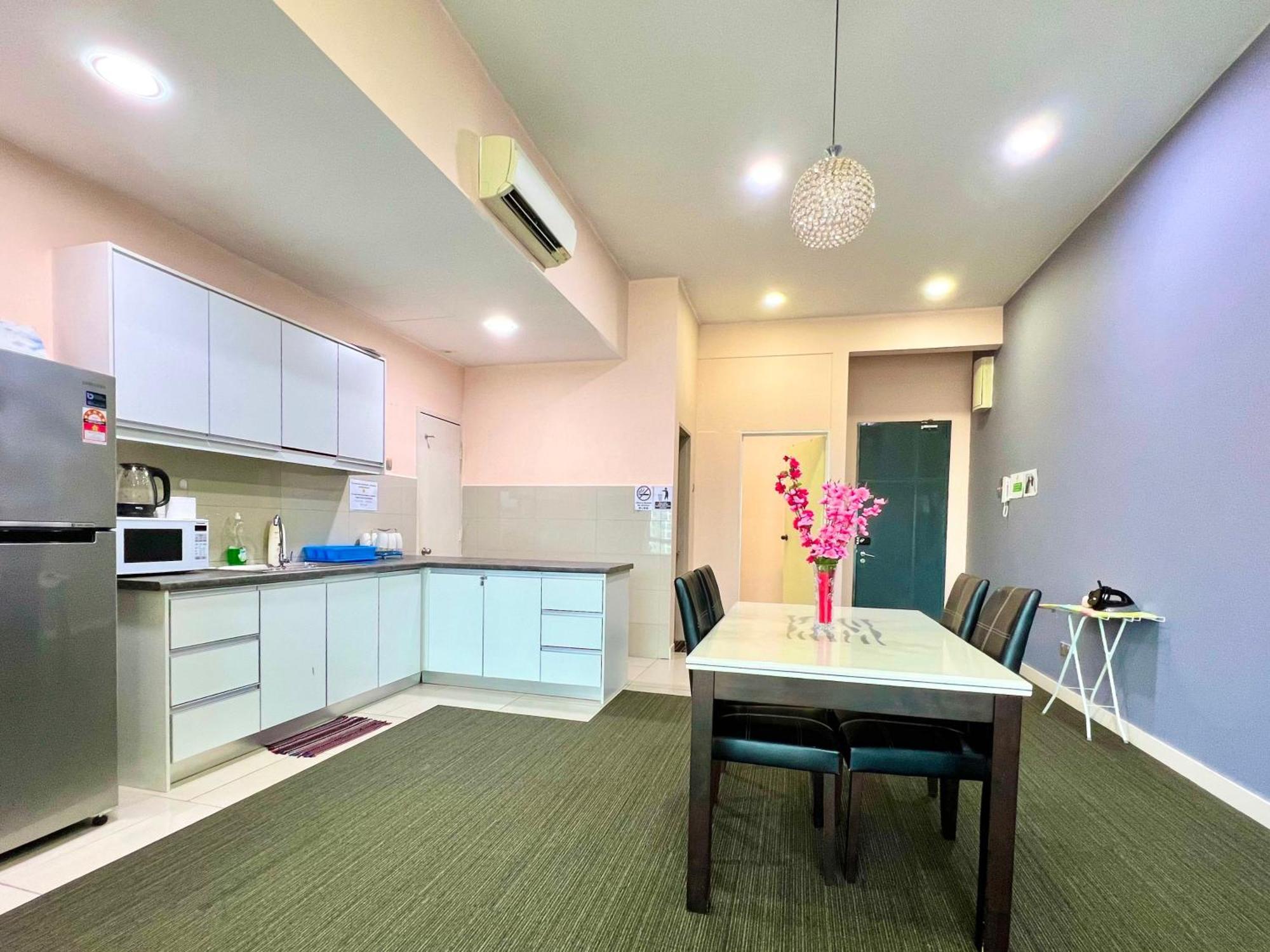 Capital O 90987 The Loft Residences Homestay @ Imago Shopping Mall 2 Kampong Sembulan Esterno foto