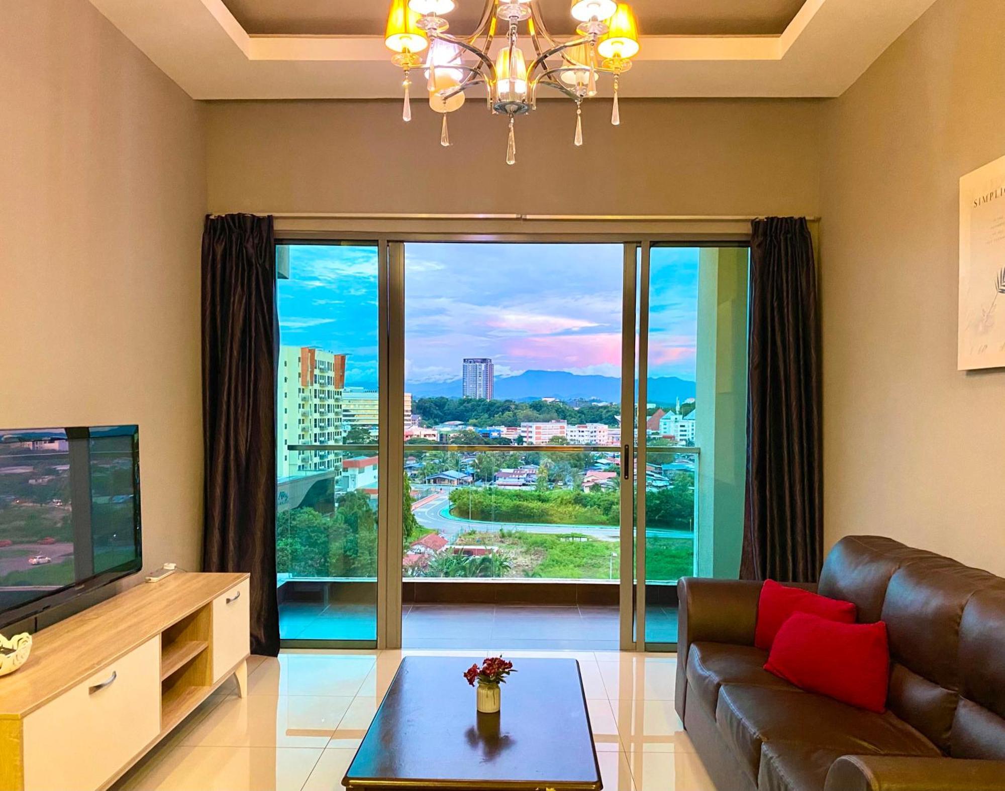 Capital O 90987 The Loft Residences Homestay @ Imago Shopping Mall 2 Kampong Sembulan Esterno foto